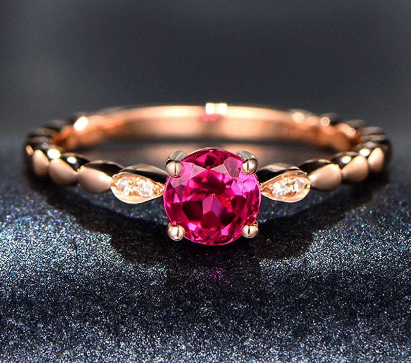 Rund Geformte Rote Oder Grüne Turmalin Rubellit-Diamant-Verlobungsring in 18 K Rose Gold Hochzeit Geburtstag Jahrestag Valentinstag Rund Geformte Rote Oder Grüne Turmalin Rubellit-Diamant-Verlobungsring in 18 K Rose Gold Hochzeit Geburtstag Jahrestag Valentinstag von Jujuden