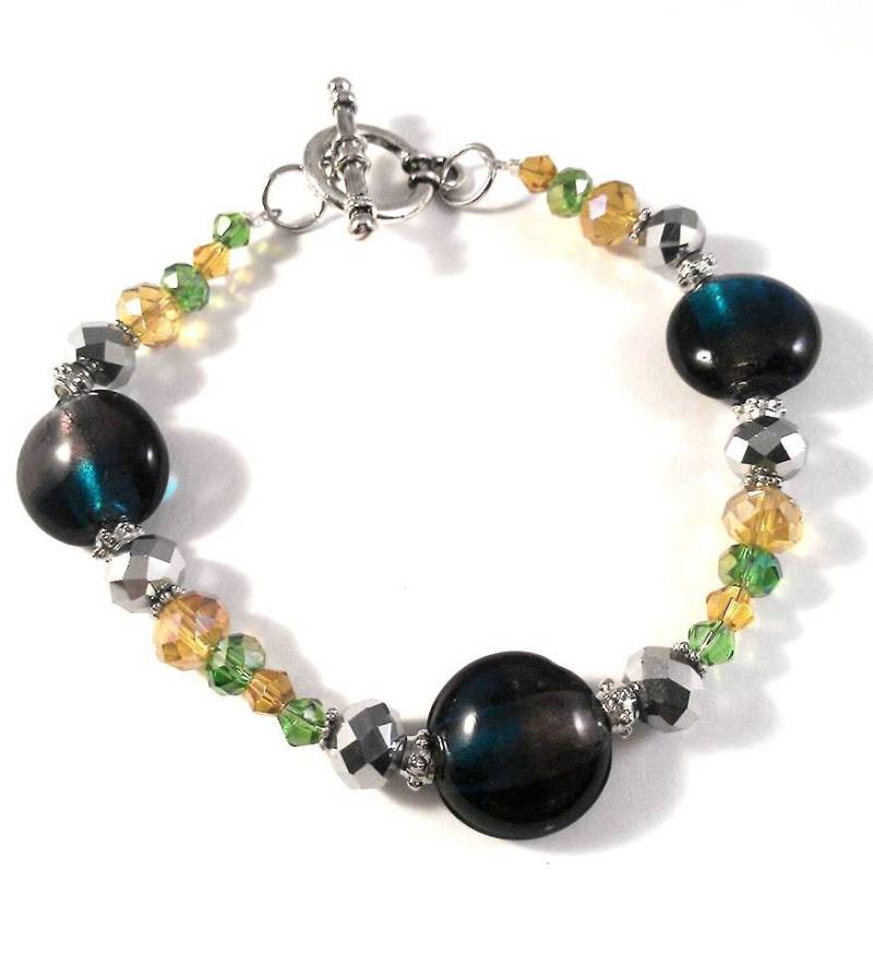 Candy Shop. Murano Glas Memory Wire Armband Mit Gelben, Gespiegelte Und Grünen Perlen Candy Shop. Murano Glas Memory Wire Armband Mit Gelben, Gespiegelte Und Grünen Perlen von JujusCrafts