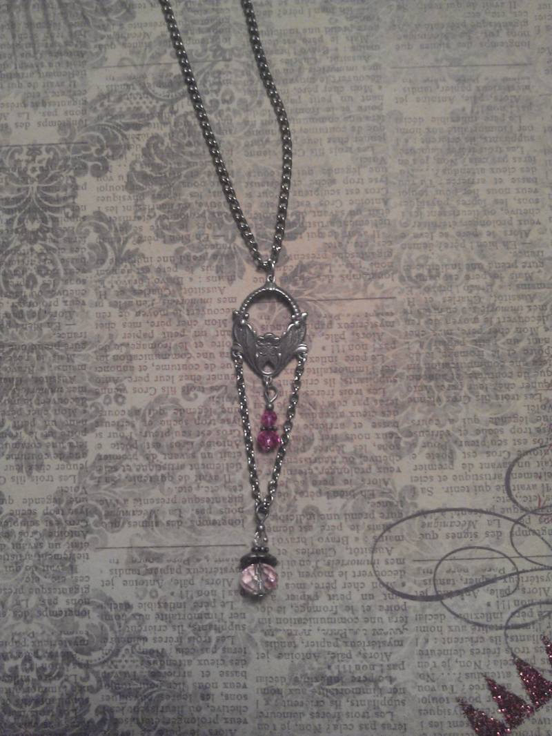 Einfache Floral Oxidierte Silber 3 Strang Connector Und Rosa Facettierten Perle Akzente Tropfen Anhänger Auf Halskette von JujusCrafts