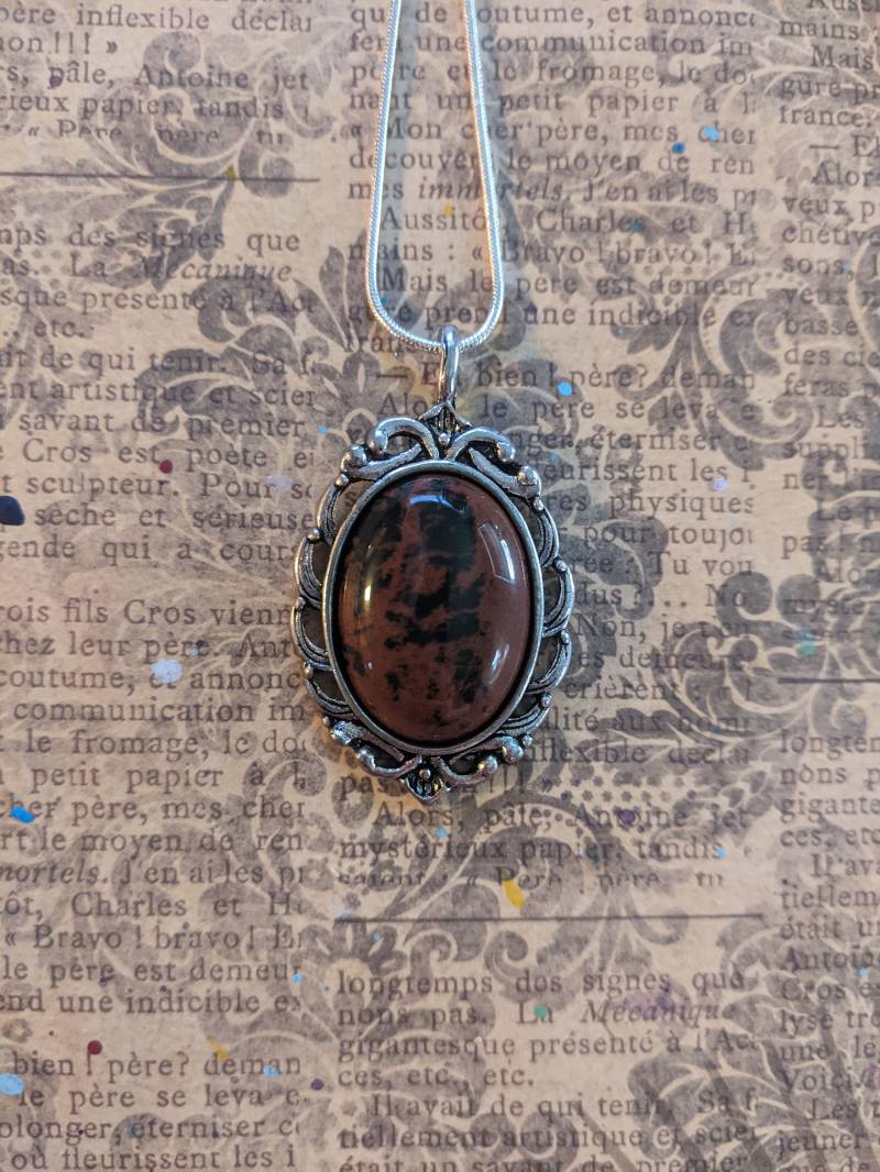 Natürlicher Halb Edel Roter Und Schwarz Gefleckter Schwan Stein Im Art Deco Stil Silber Anhänger An 925Er Sterling Halskette Natürlicher Halb Edel Roter Und Schwarz Gefleckter Schwan Stein Im Art Deco Stil Silber Anhänger An 925Er Sterling Halskette von JujusCrafts