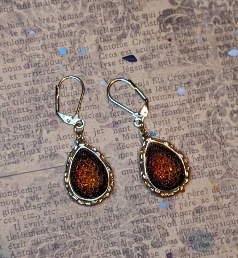 Vintage Reiche Bernstein Bumpy Strukturierte Teardrop Glas in Gold Baumschleife Ohrringe von JujusCrafts