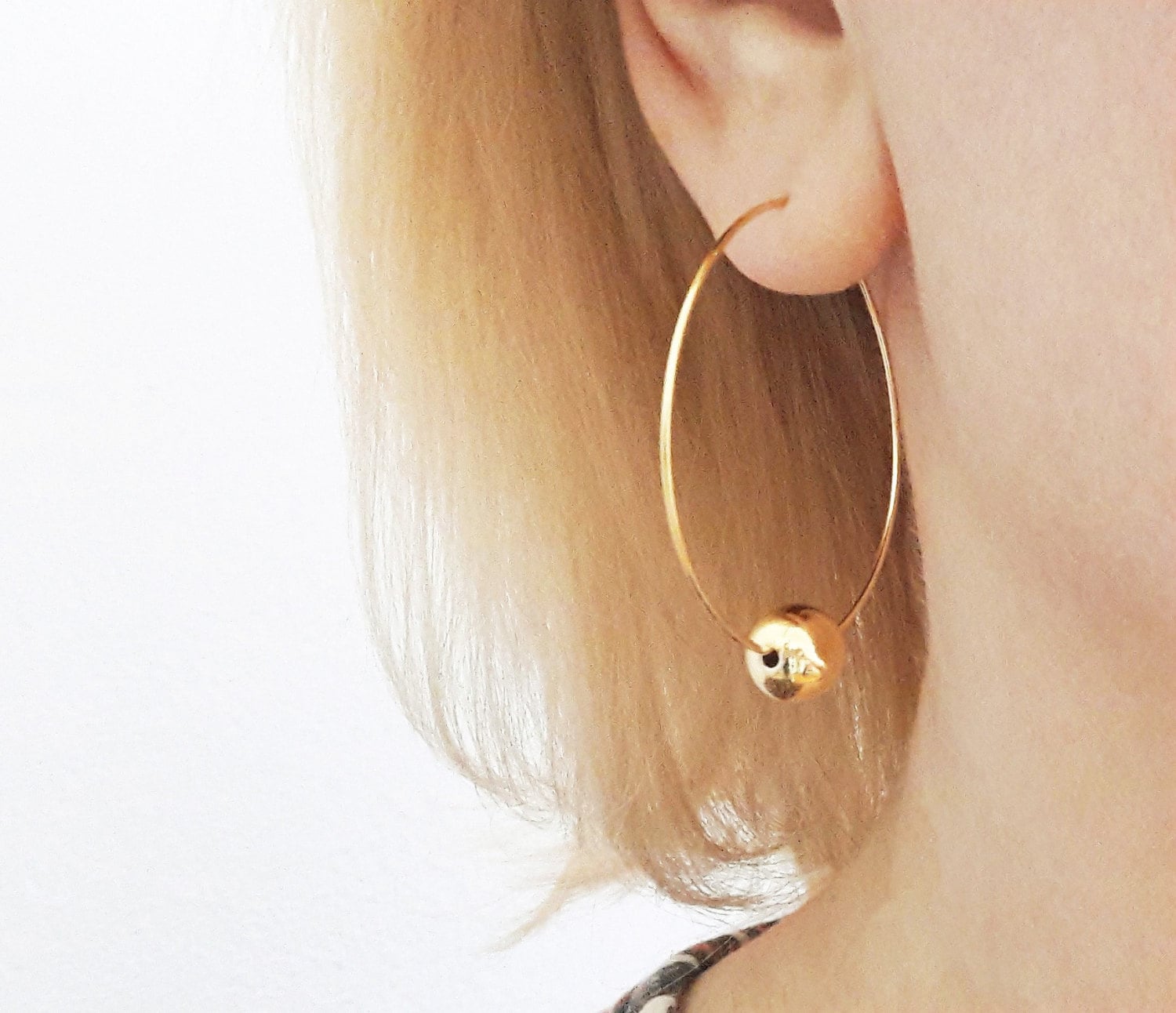 Gold Creolen Mit Kugel, Vergoldet Creolen, Große Runde Ohrringe, Minimalist Rock/E520 Gold Creolen Mit Kugel, Vergoldet Creolen, Große Runde Ohrringe, Minimalist Rock/E520 von JulenJewel