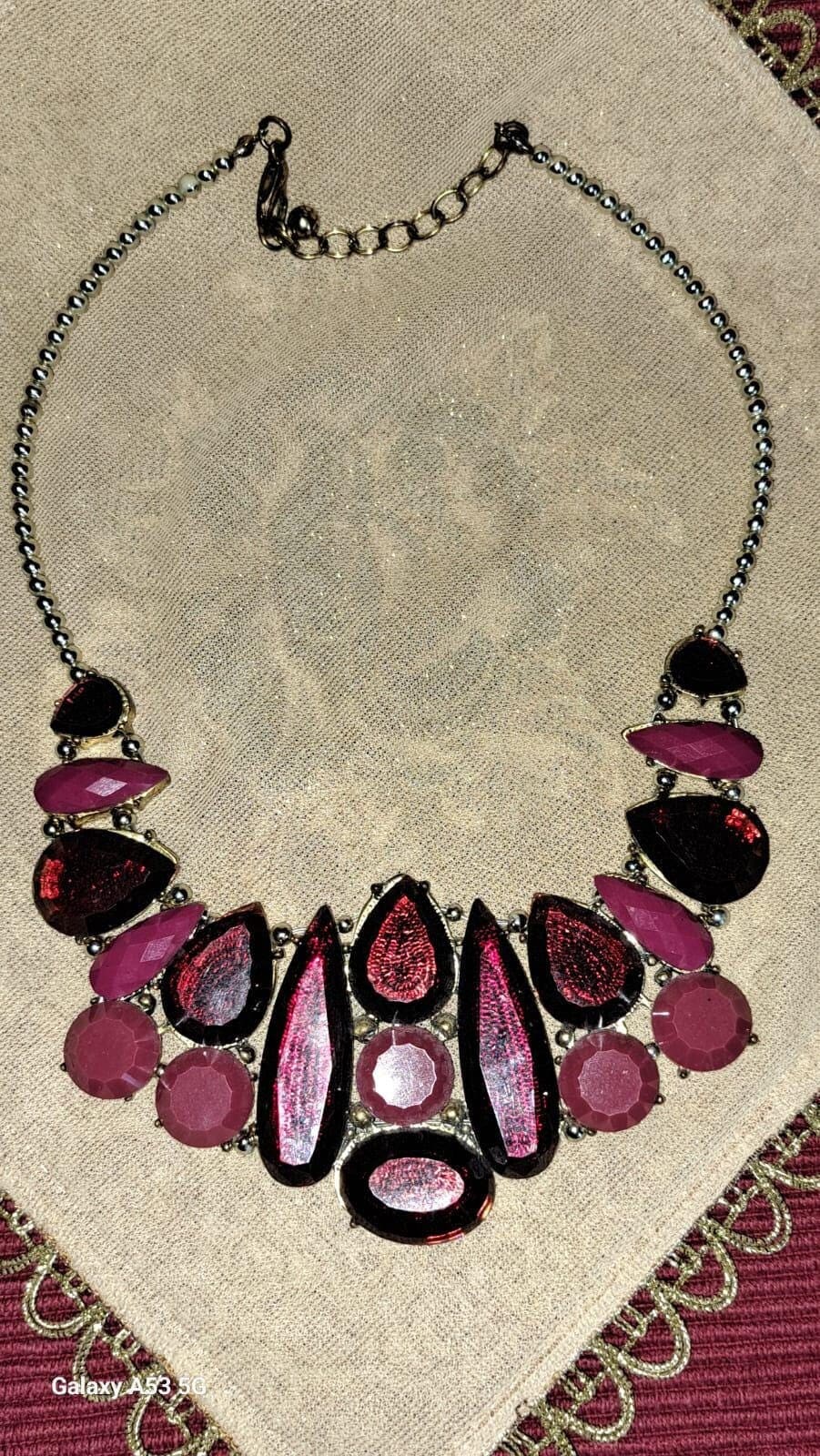 Breite Damenhalskette Kurz in Rot-Dunkelpink - Modeschmuck Vintage von JulesLaedchen