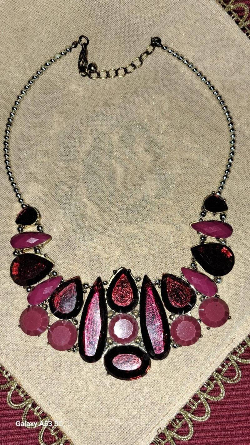 Breite Damenhalskette Kurz in Rot-Dunkelpink - Modeschmuck Vintage von JulesLaedchen