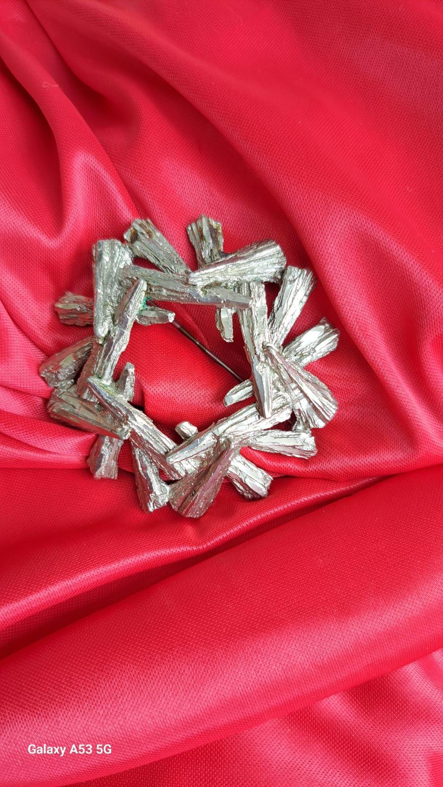 Brosche Sternförmig Metall Silber/Grau Space Vintage von JulesLaedchen