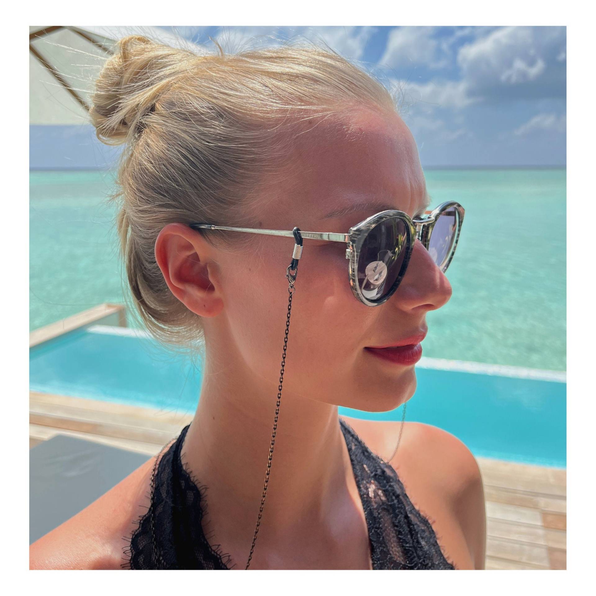 Brillenkette Teneriffa Schwarz Mit Gold Farbenen Schimmer von JulesmarBoutique