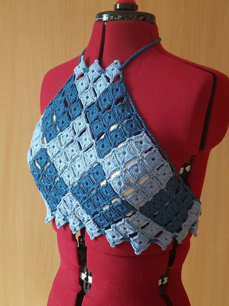 Gehäkeltes Neckholder Top Aus Blauer Baumwolle Boho Crop von JuliCrochetDesign