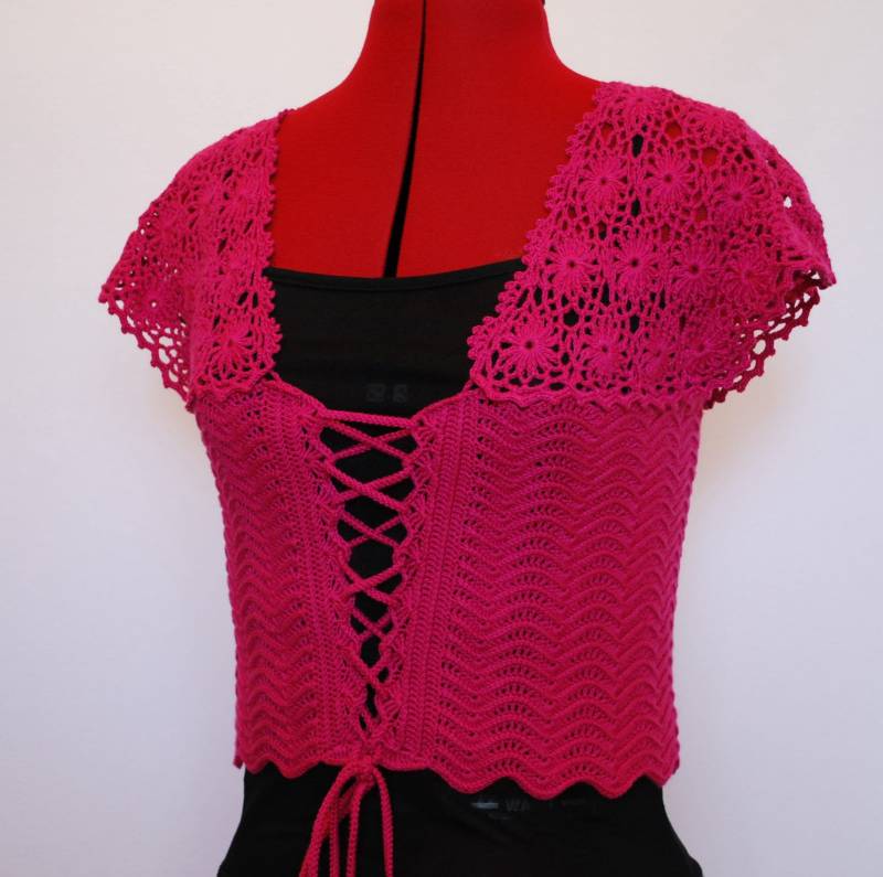 Gehäkeltes Spitzen-Korsett-Top Magentafarbene Baumwoll-Sommerweste von JuliCrochetDesign