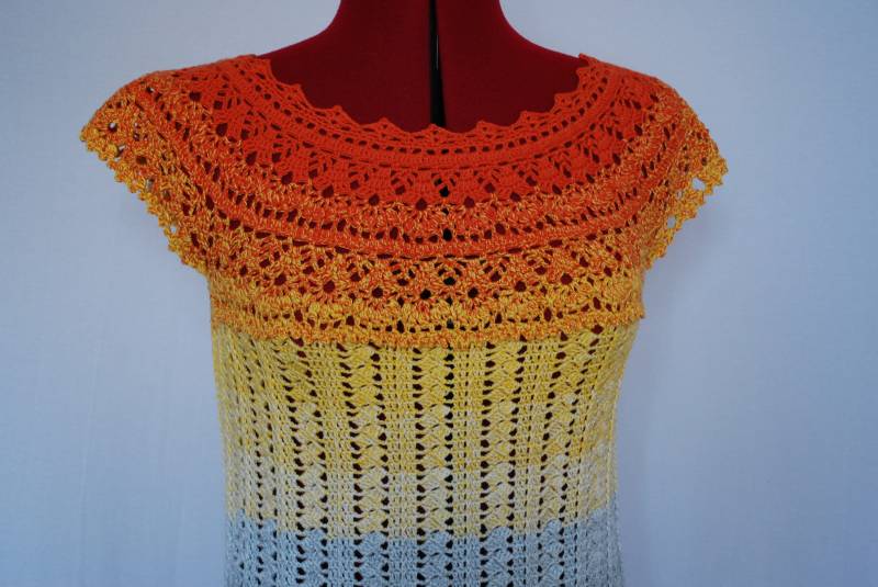 Sommerliche Spitzen Häkelbluse Tunika, Gehäkeltes Buntes Top von JuliCrochetDesign