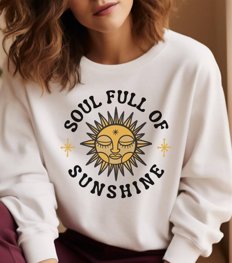 Soul Full Of Sunshine Sweatshirt | Cheerful Sun Graphic Pullover Positive Vibes Sweater Perfect For Spreading Good von JuliFeel