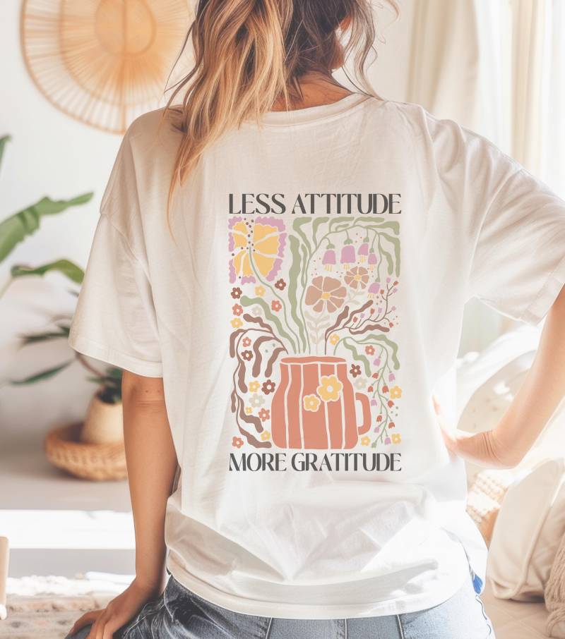 Spirituelles Yoga Statement Shirt Mit Boho Blumen, Dankbarkeit Und Achtsamkeits Geschenk, Positive Vibes Retro Flowers, Mental Health von JuliFeel