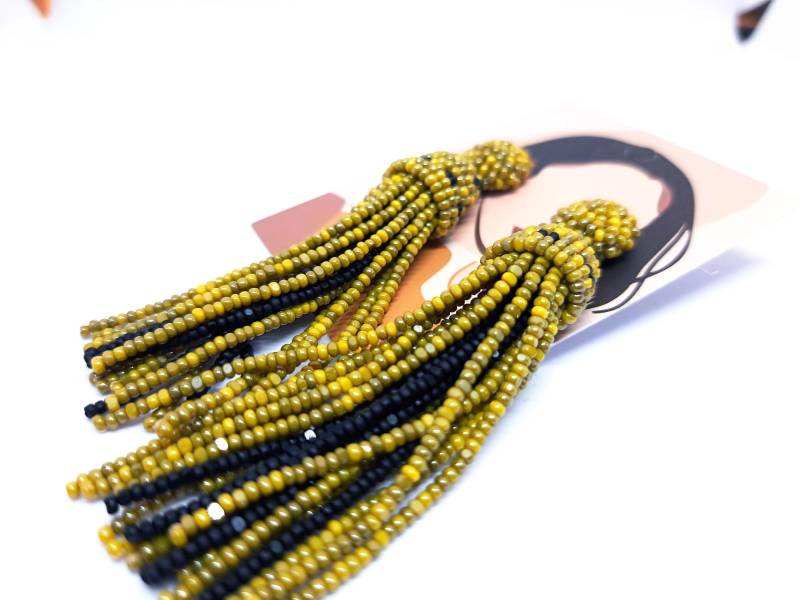 Senfgelbe & Schwarze Rocailles Perlen Quaste Ohrringe Senfgelbe & Schwarze Rocailles Perlen Quaste Ohrringe von JuliMarBeads
