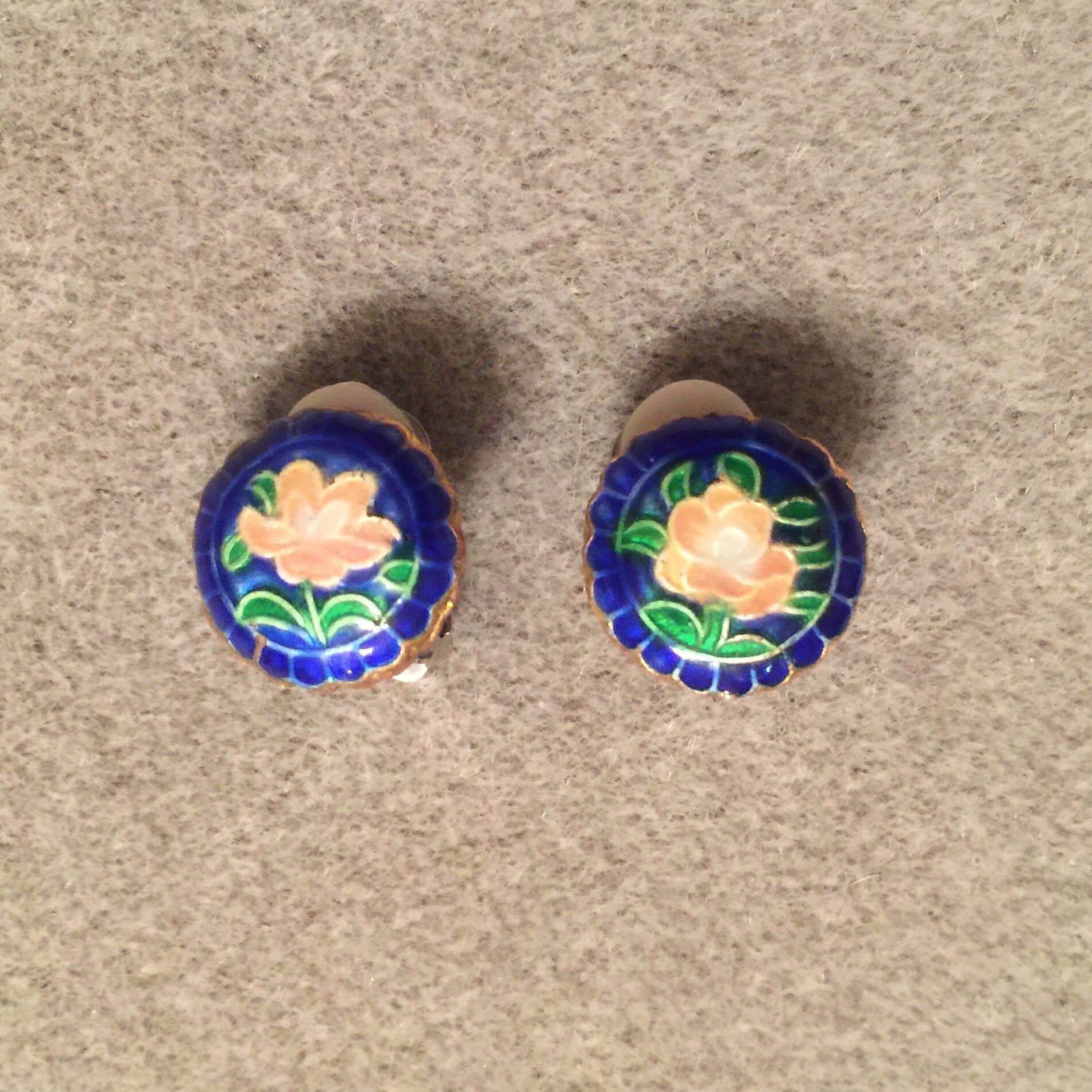Cloisonne Blau Und Rosa Clip-On Ohrringe Cloisonne Blau Und Rosa Clip-On Ohrringe von JuliaBead