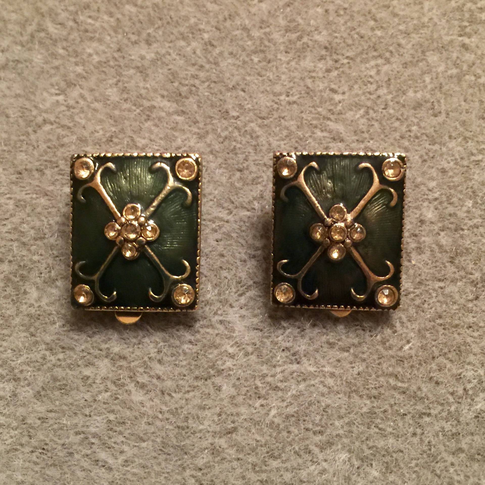 Dunkelgrün Und Gold Rechteckige Clip-On Ohrringe Dunkelgrün Und Gold Rechteckige Clip-On Ohrringe von JuliaBead