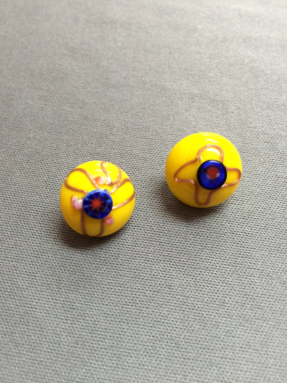 Gelber Und Blauer Clip Auf Ohrringen Gelber Und Blauer Clip Auf Ohrringen von JuliaBead