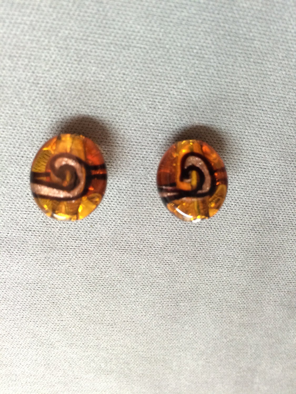 Gold Und Schwarz Glas Perle Clip-On Ohrringe Gold Und Schwarz Glas Perle Clip-On Ohrringe von JuliaBead