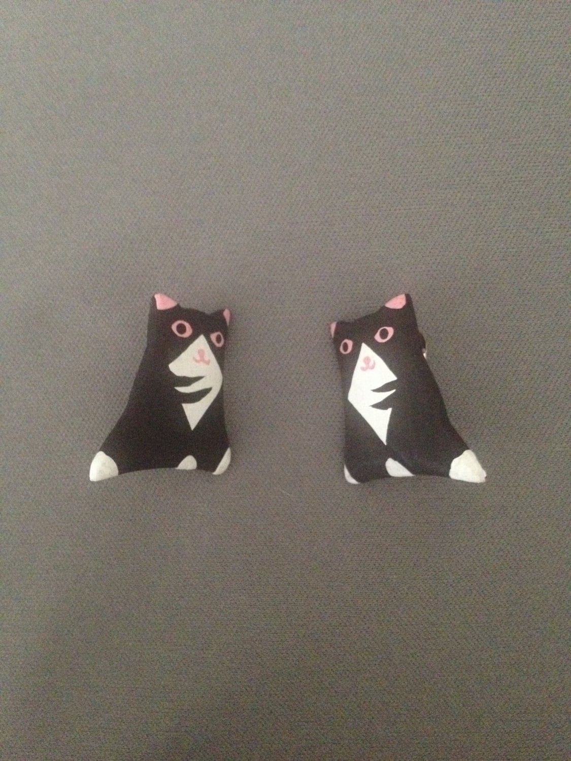 Kitty Katze Clip Ons in Schwarz Und Weiß Kitty Katze Clip Ons in Schwarz Und Weiß von JuliaBead