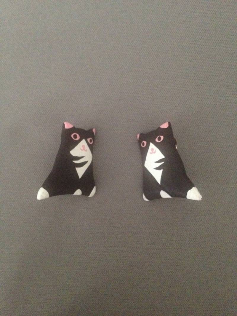 Kitty Katze Clip Ons in Schwarz Und Weiß Kitty Katze Clip Ons in Schwarz Und Weiß von JuliaBead