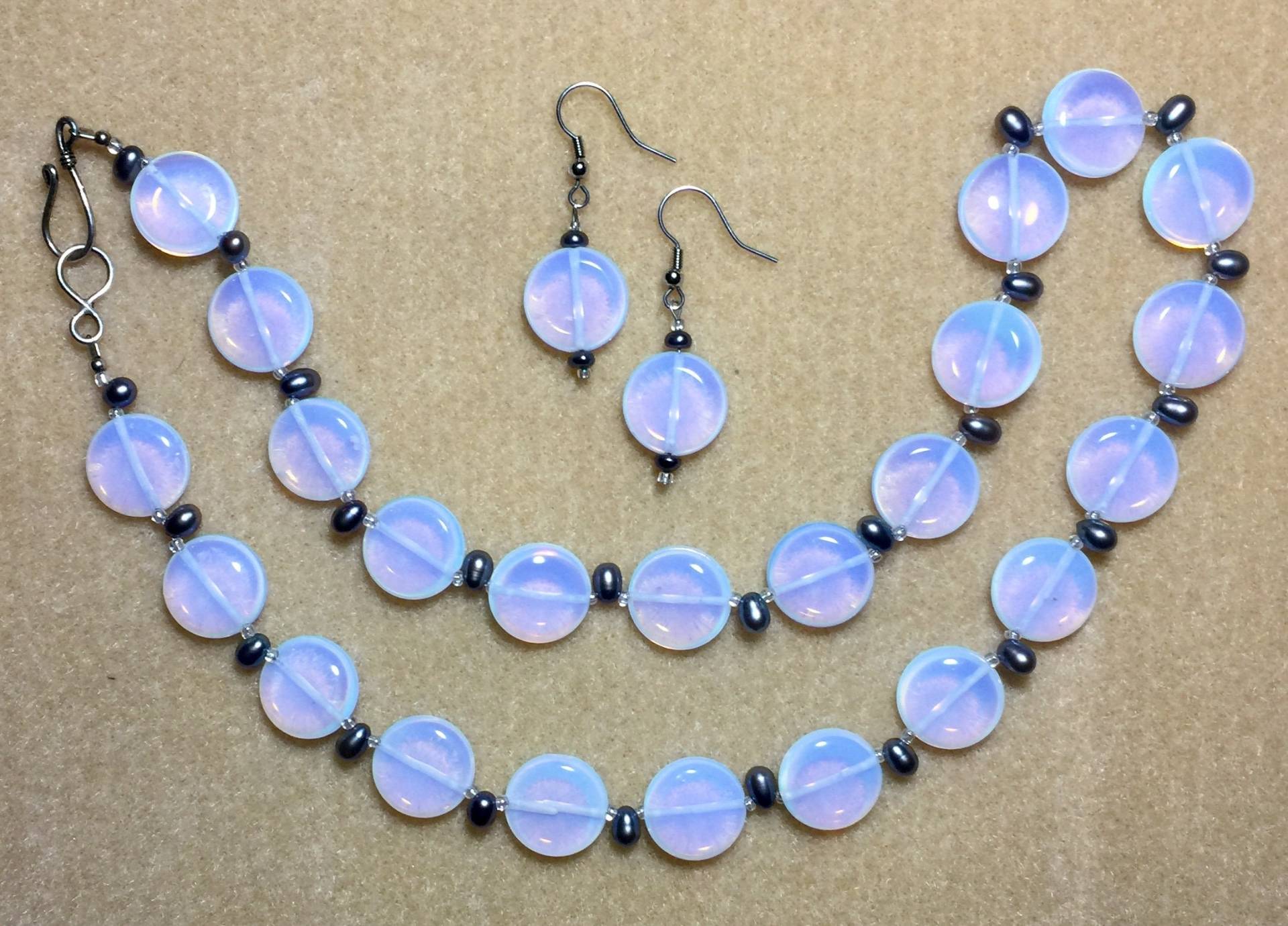 Opal-Quarz-Halskette Und Ohrringe Set Opal-Quarz-Halskette Und Ohrringe Set von JuliaBead