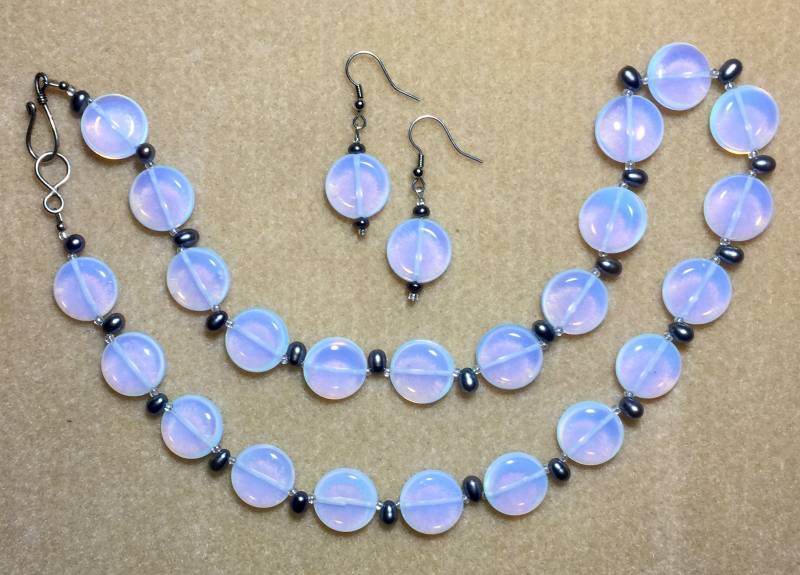 Opal-Quarz-Halskette Und Ohrringe Set Opal-Quarz-Halskette Und Ohrringe Set von JuliaBead