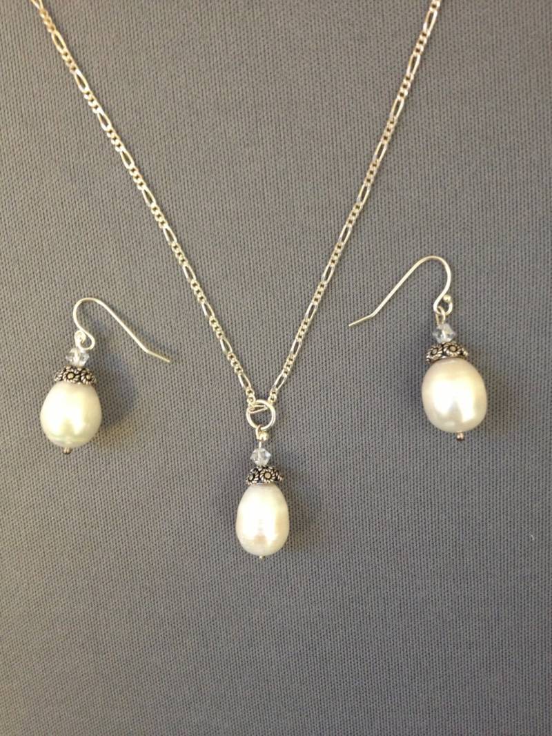 Perle Und Sterling Tropfen Anhänger Mit Ohrringen Perle Und Sterling Tropfen Anhänger Mit Ohrringen von JuliaBead