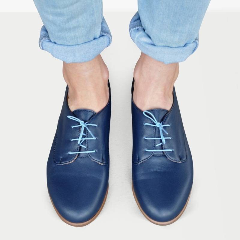 Handgefertigte Dunkelblaue Lederschuhe - Schnürschuhe Für Damen von JuliaBoShoes