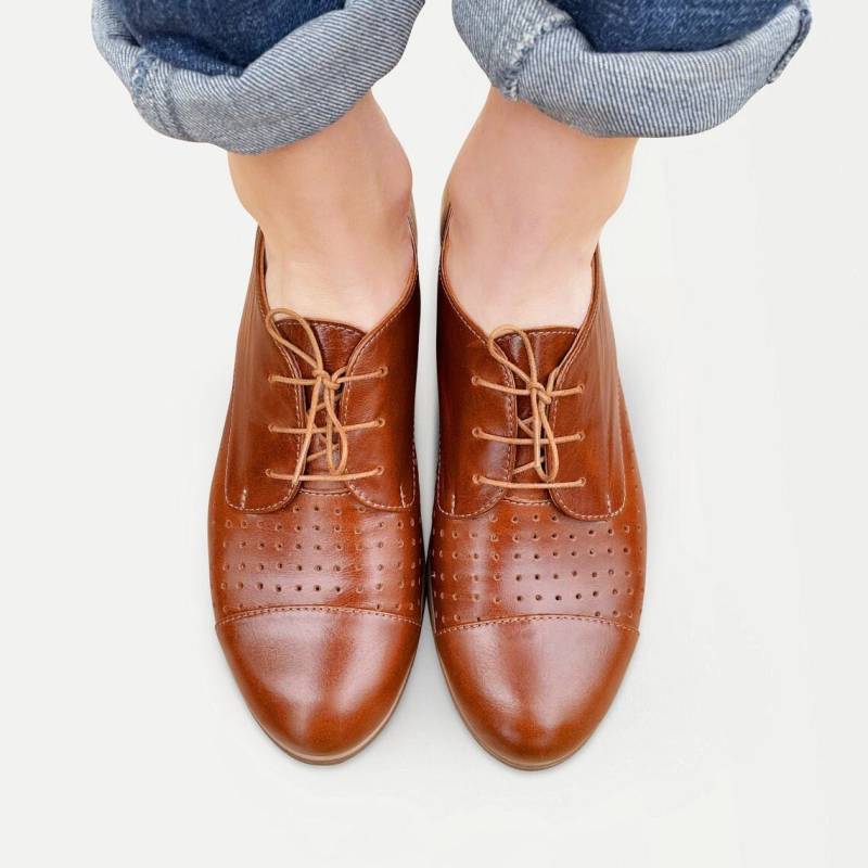 Handgefertigte Braune Leder Oxfords - Perforierte Damen Wohnungen von JuliaBoShoes