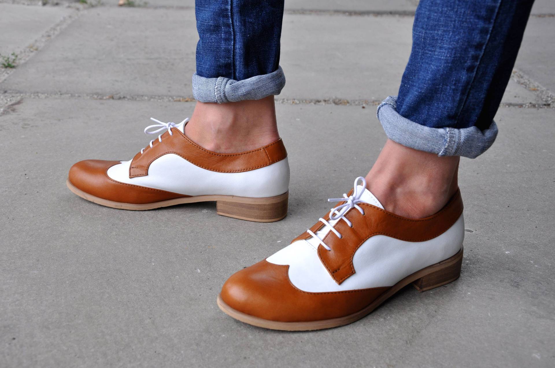 Zweifarbige Leder Oxford Schuhe - Handgefertigte, Anpassbare Schnürung von JuliaBoShoes