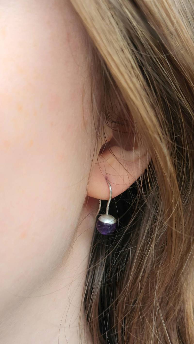 Mini-Ohrhänger "Drops' Mit Amethyst von JuliaIsabellBaeumer