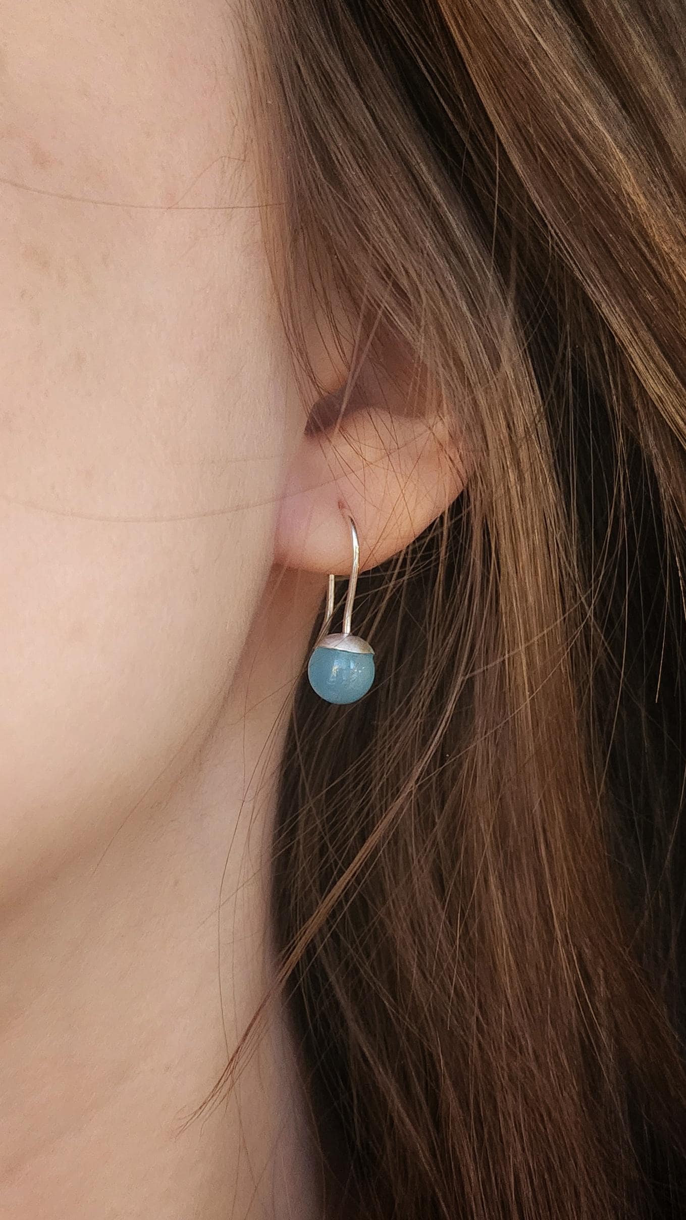 Mini-Ohrhänger "Drops' Mit Chalcedon von JuliaIsabellBaeumer