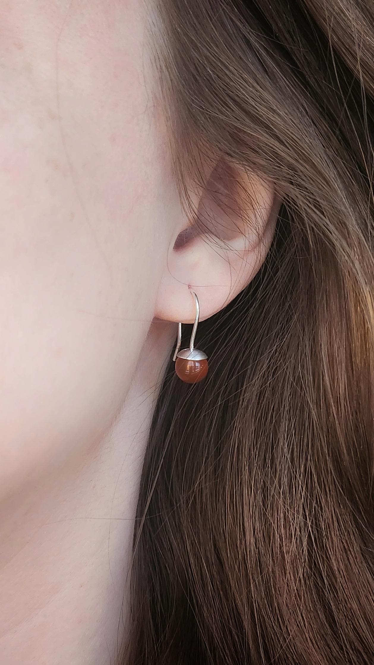 Mini-Ohrhänger "Drops' Mit Karneol von JuliaIsabellBaeumer