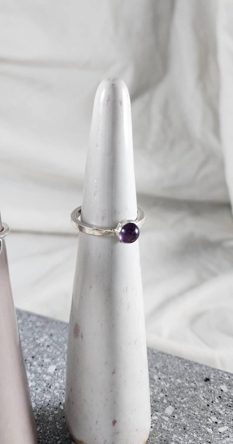 Mini-Ring "Drops' Mit Amethyst von JuliaIsabellBaeumer