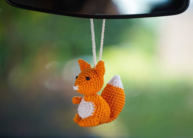 Eichhörnchen Orange Farbe Rückspiegel, Auto Rückfahrt Zubehör, Rückspiegel Charme, Dekoration, Gehäkelter Anhänger Eichhörnchen Orange Farbe Rückspiegel, Auto Rückfahrt Zubehör, Rückspiegel Charme, Dekoration, Gehäkelter Anhänger von JuliaKonstanzDe