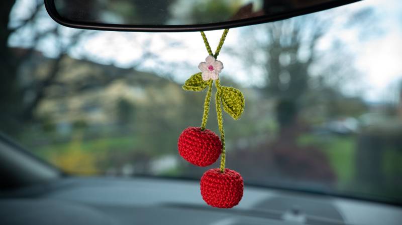 Handgemachte Gehäkelte Kirschen - Amigurumi Auto-Deko, Schlüsselanhänger, Geschenkidee Handgemachte Gehäkelte Kirschen - Amigurumi Auto-Deko, Schlüsselanhänger, Geschenkidee von JuliaKonstanzDe