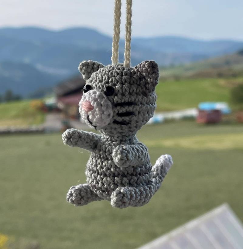 Handgemachte Gehäkelte Katze - Amigurumi Autoanhänger, Schlüsselanhänger, Geschenkidee Handgemachte Gehäkelte Katze - Amigurumi Autoanhänger, Schlüsselanhänger, Geschenkidee von JuliaKonstanzDe