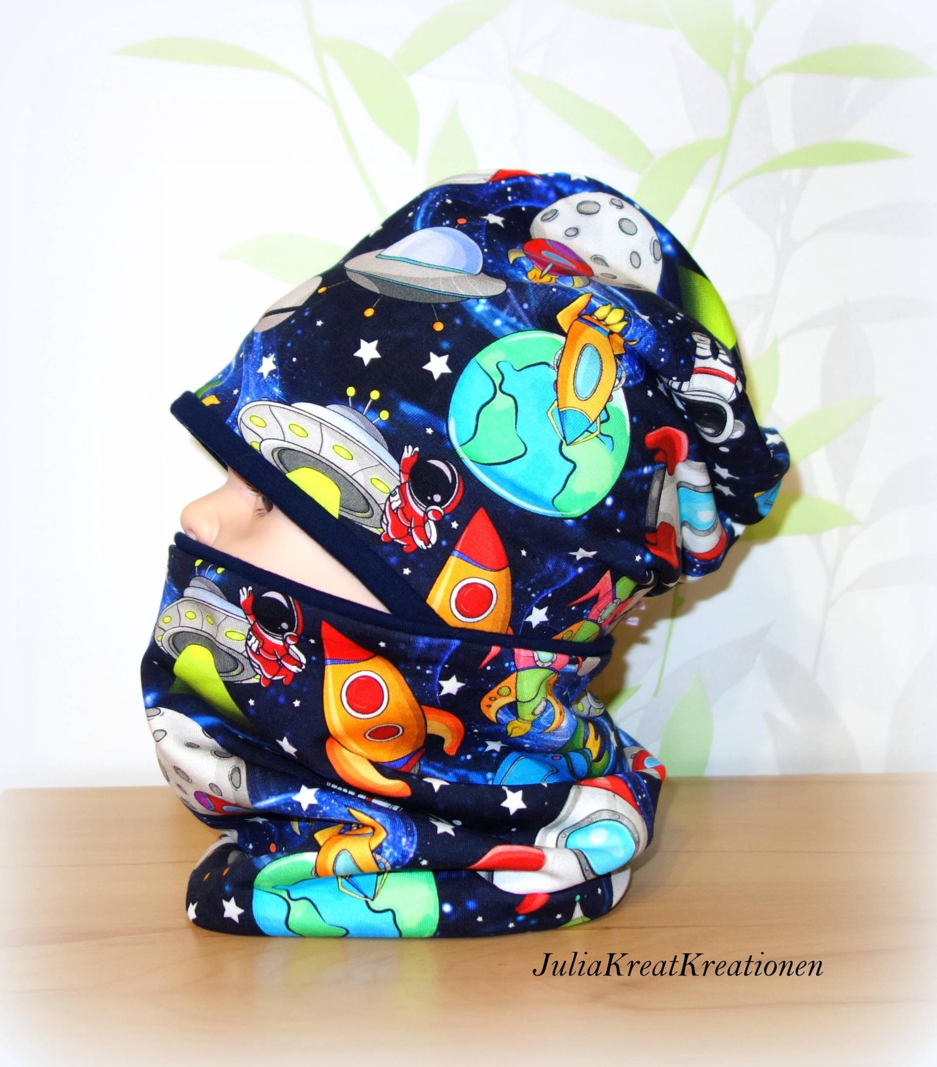 Weltall Raketen Beanie Mütze Loop 2Er Set Planeten Weltall Raketen Wunschgröße Blau Wendemütze Handarbeit Weltall Raketen Beanie Mütze Loop 2Er Set Planeten Weltall Raketen Wunschgröße Blau Wendemütze Handarbeit von JuliaKreatKreationen