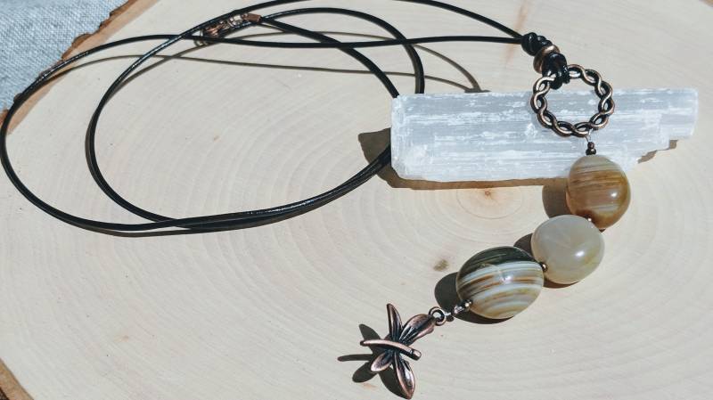 Gebänderte Achat-Lederkette Mit Schmetterlingsanhänger | Lange 42-Zoll-Edelstein-Halskette Herbst Boho Schmuck Gebänderte Achat-Lederkette Mit Schmetterlingsanhänger | Lange 42-Zoll-Edelstein-Halskette Herbst Boho Schmuck von JuliaKristineDesigns