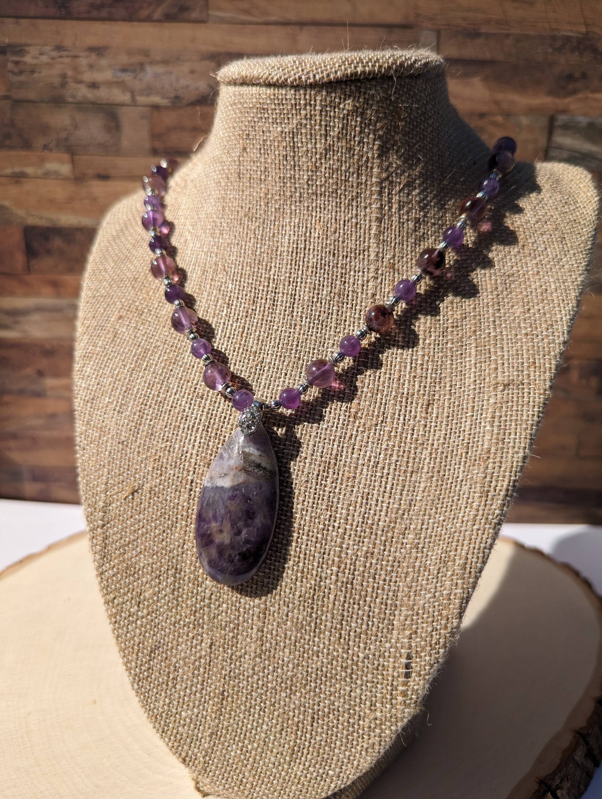 Große Amethyst Tropfen Anhänger Halskette | 18-Zoll-Akzent-Edelstein-Halskette in Silber Mit Knebelverschluss Große Amethyst Tropfen Anhänger Halskette | 18-Zoll-Akzent-Edelstein-Halskette in Silber Mit Knebelverschluss von JuliaKristineDesigns