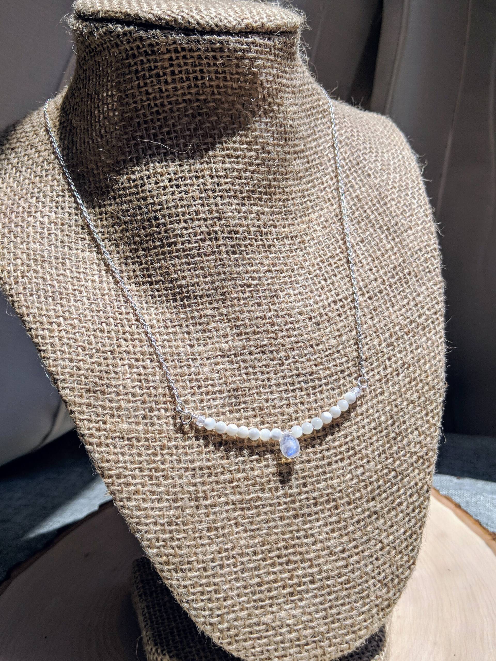 Mondstein & Perlmutt Halskette | Juni Geburtsstein Schmuck 16 "Kette Mit Teardrop Anhänger Mondstein & Perlmutt Halskette | Juni Geburtsstein Schmuck 16 "Kette Mit Teardrop Anhänger von JuliaKristineDesigns