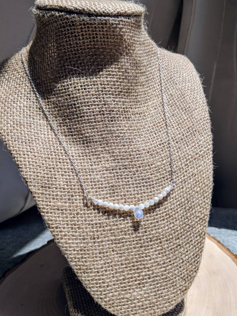 Mondstein & Perlmutt Halskette | Juni Geburtsstein Schmuck 16 "Kette Mit Teardrop Anhänger Mondstein & Perlmutt Halskette | Juni Geburtsstein Schmuck 16 "Kette Mit Teardrop Anhänger von JuliaKristineDesigns