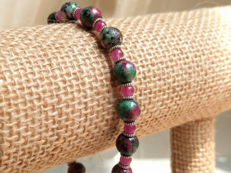 Rosa Und Grün Edelstein Armband | Silberne Akzente, Perlen & Knebelverschluss Rosa Und Grün Edelstein Armband | Silberne Akzente, Perlen & Knebelverschluss von JuliaKristineDesigns