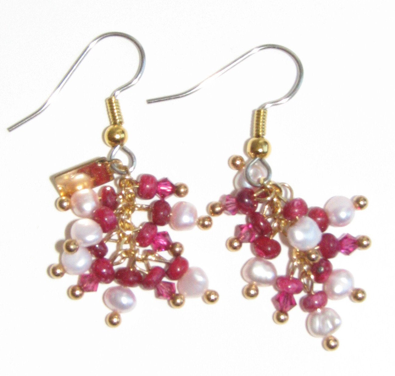 Echte Rubin & Süßwasserperle Designer Cluster Ohrringe Signiert von JuliaLeesEtsyShop