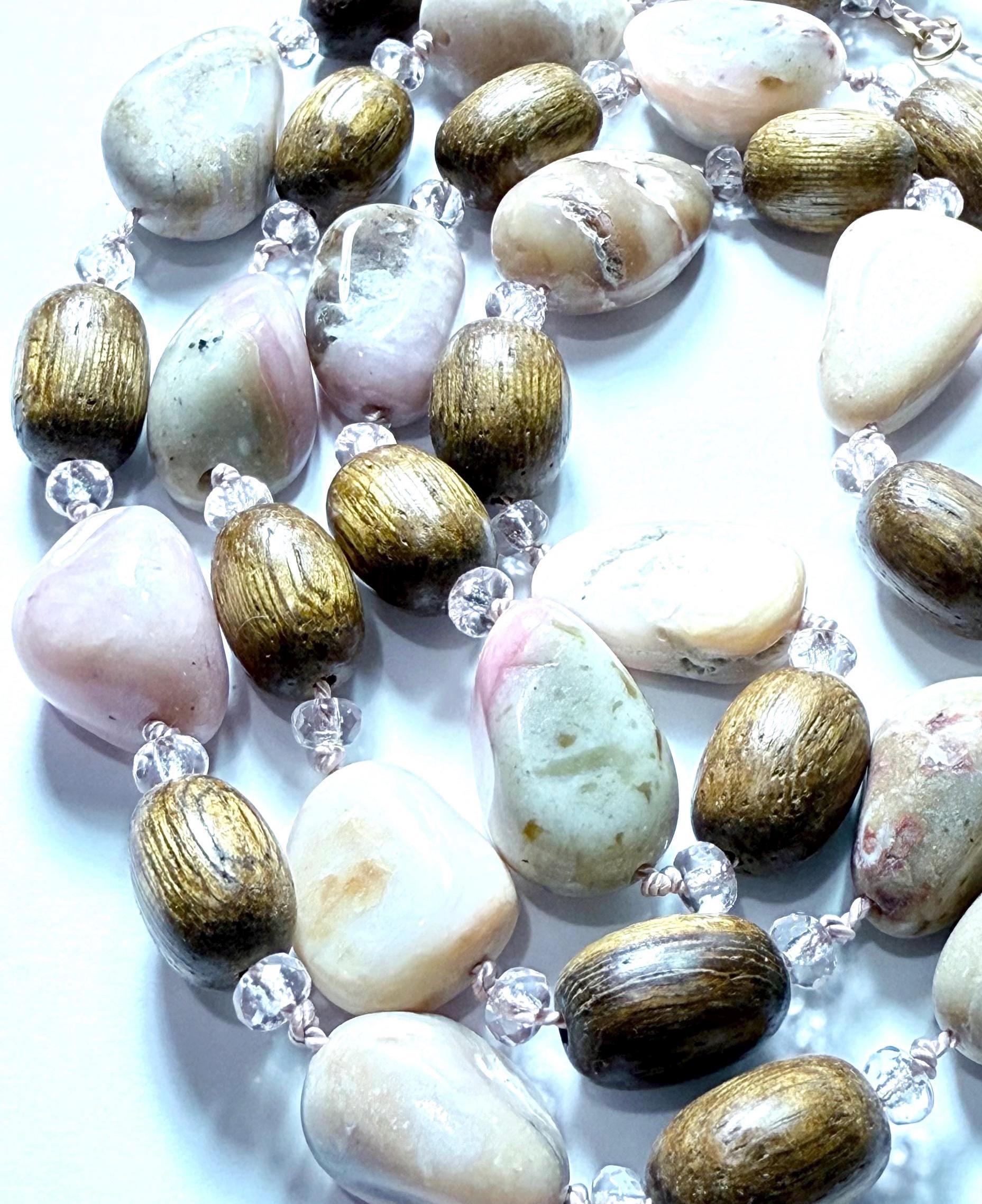 Handgefertigte Rosa Opal Nugget Halskette Edelstein Statement Piece von JuliaLeesEtsyShop