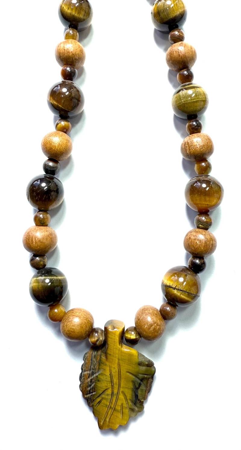 Handgefertigtes Tigerauge Blatt Halskette Von Julia Lee - Geschnitzter Edelstein Artisan Designer Schmuck von JuliaLeesEtsyShop