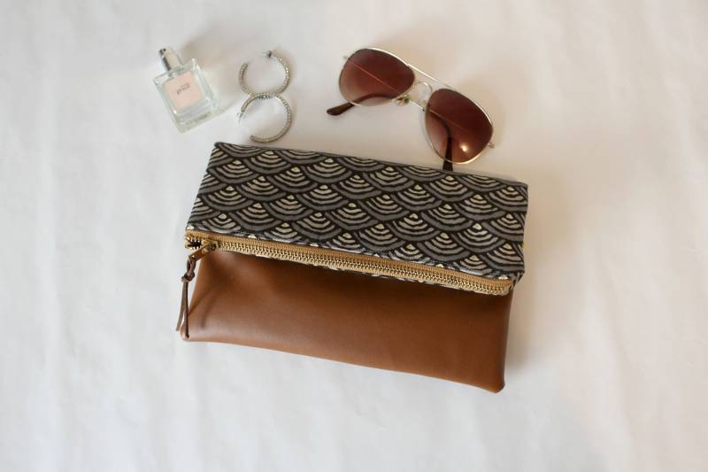 Fold Over Clutch, Braune Foldover Reißverschluss Sommer Boho Clutch Tasche, Geschenke, Brautjungfern Geschenk Für Sie von JuliaSherryDesigns