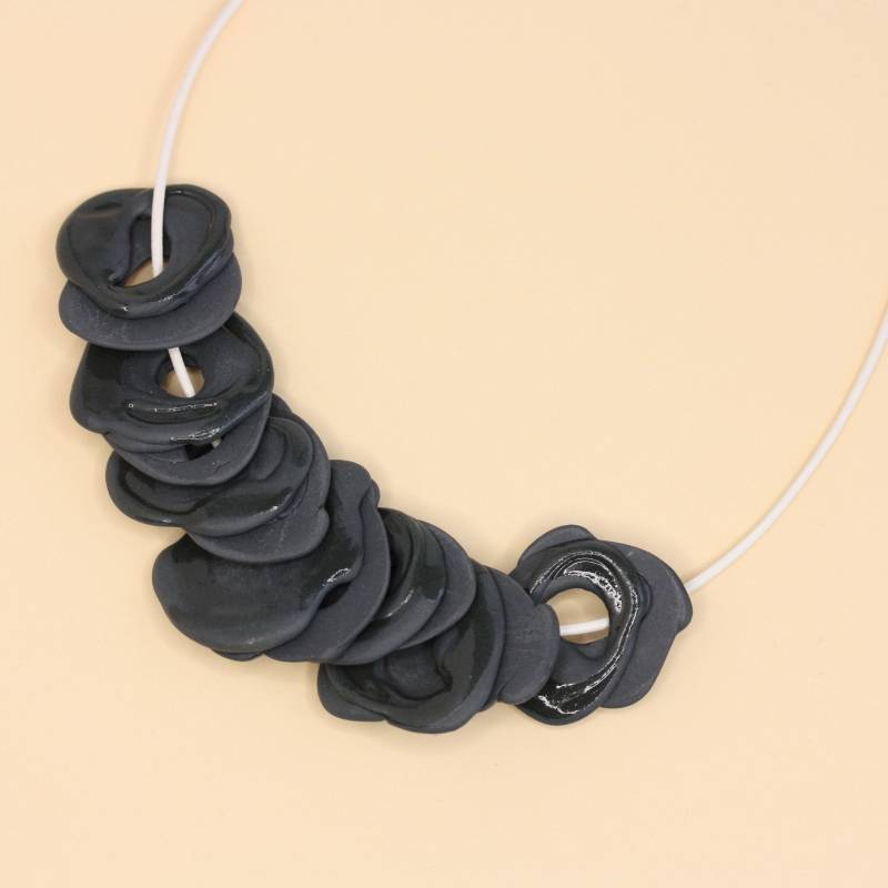 Porzellancollier in Schwarz von JulianeBlank