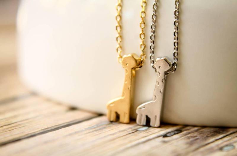 Giraffe Halskette Silber Gold | Zierlicher Schlichter Schmuck von JuliannaCreationsCo