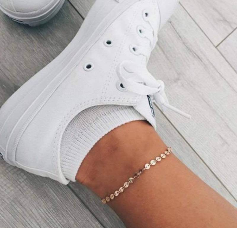 Gold Dot Fußkettchen Runder Kreis Punkte Löcher von JuliannaCreationsCo