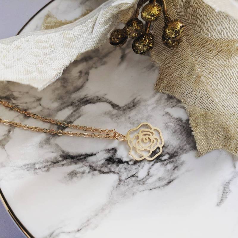 Gold Rose Anhänger Halskette | Minimalistisch Zierlich Zart Hochzeitsschmuck Schmuck Brautjungfer Geschenk von JuliannaCreationsCo