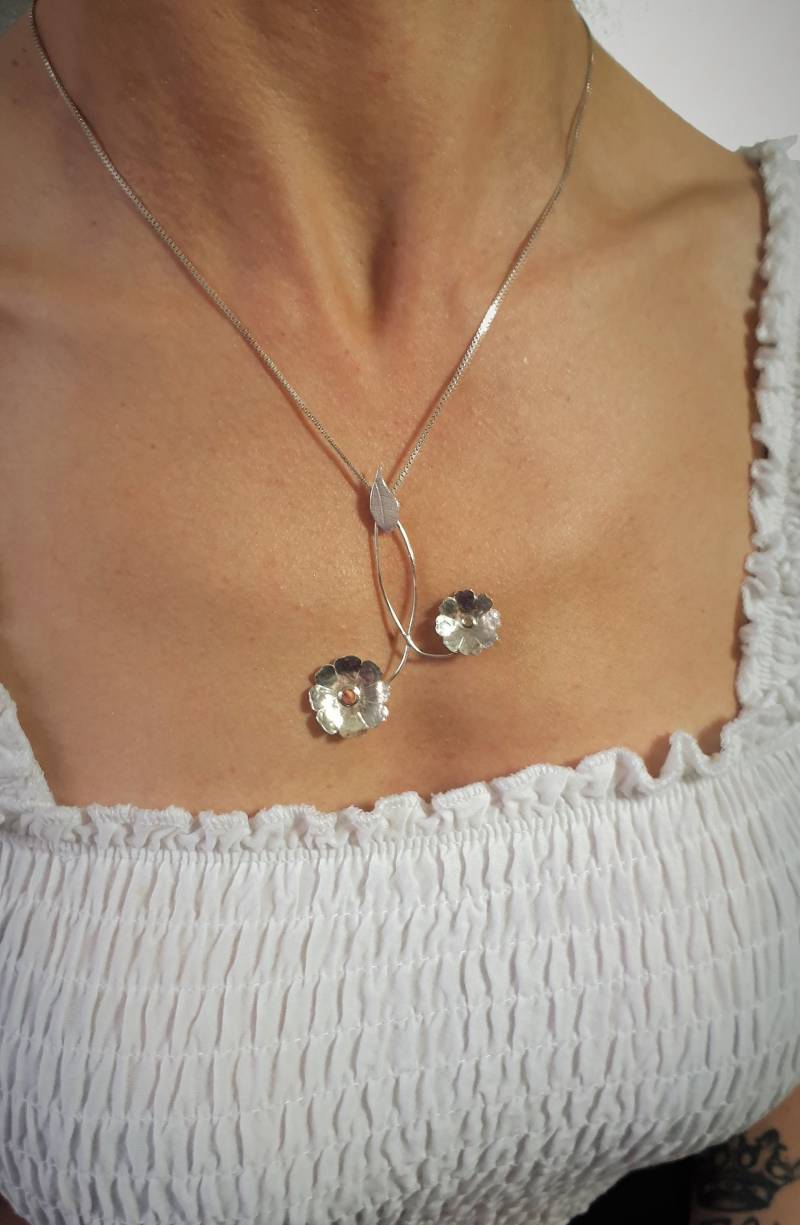 Doppelte Aussage Blume Anhänger Sterling Silber & 9 Ct Gold Doppelte Aussage Blume Anhänger Sterling Silber & 9 Ct Gold von JuliannaLockett
